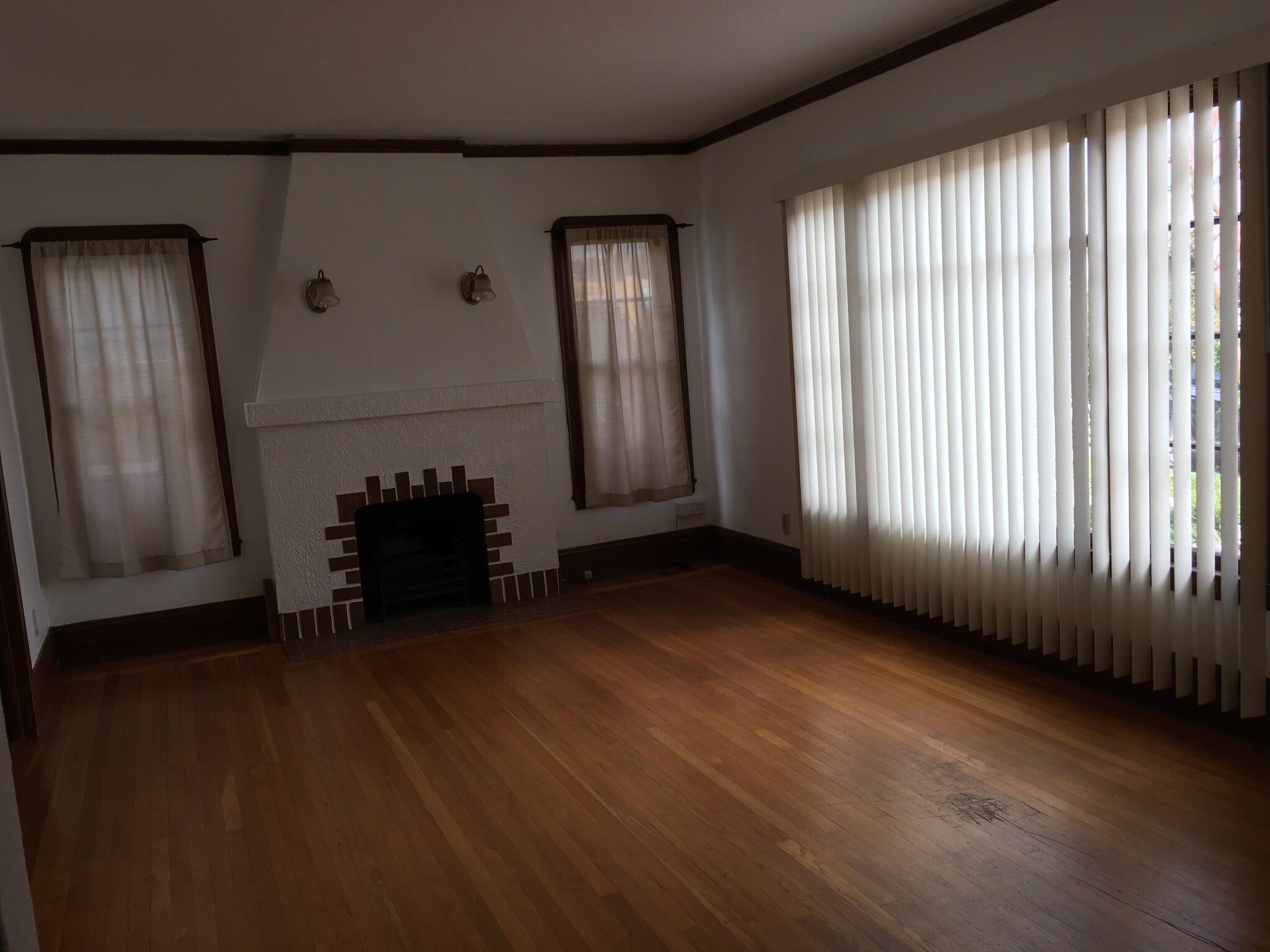 Building Photo - 918 Ramona Ave