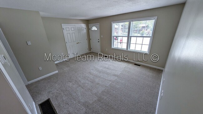 Building Photo - 1105 Maple St