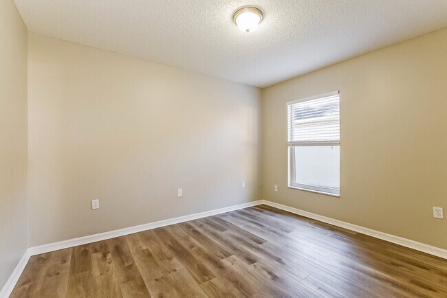 Building Photo - 337 Placid Lake Dr