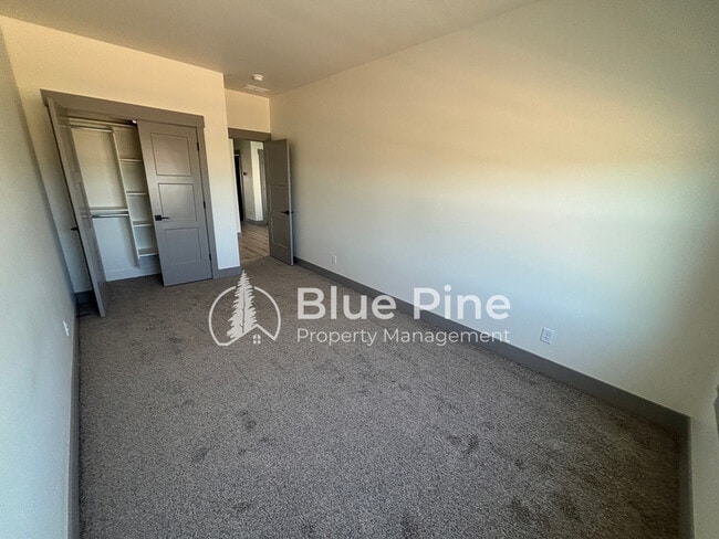 Building Photo - 5133 Beach Dr