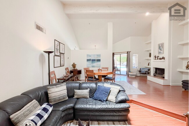 Building Photo - 3Bed/2Bath Furnished Home w/Stunning Backyard! Ready for Immediate Move-In! – POOL!
