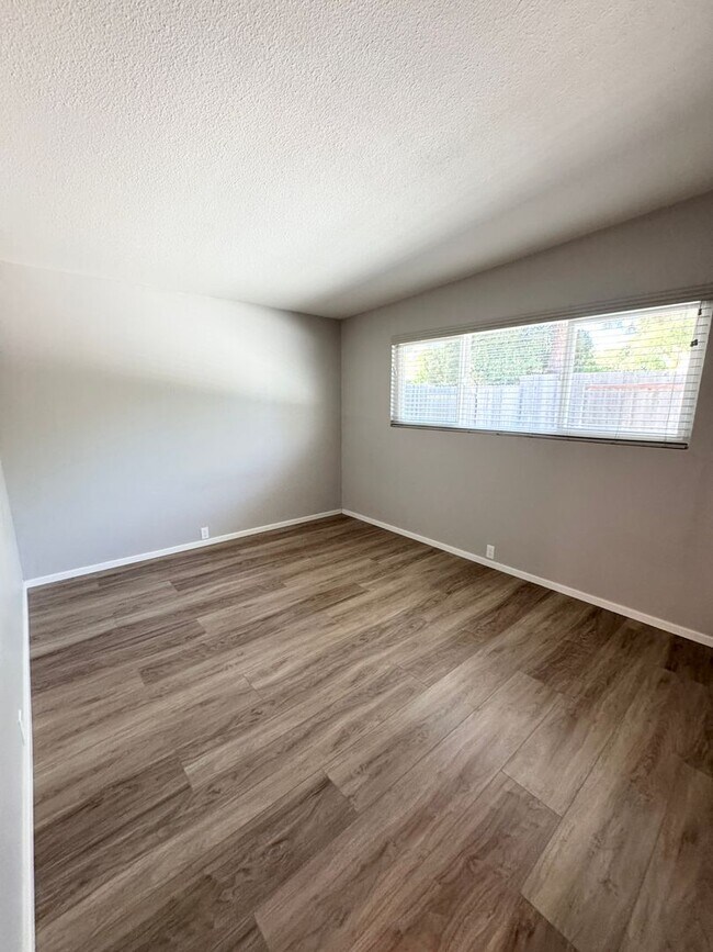 Building Photo - 1503 Brown Dr