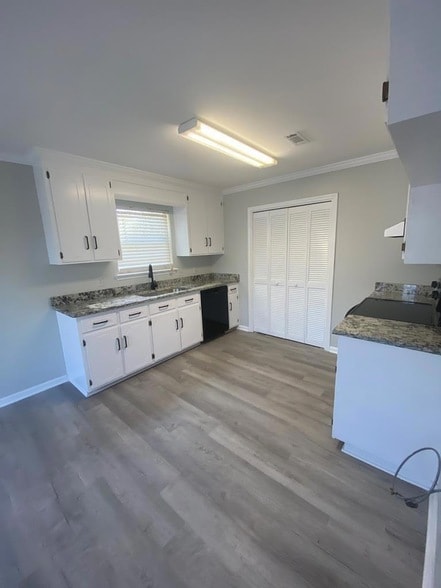 Building Photo - 213 Dahlia Dr