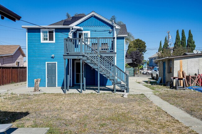 Building Photo - 1218 84th Ave