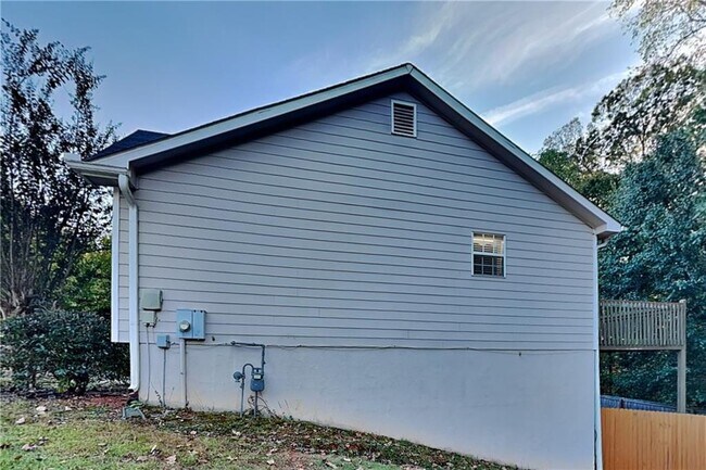 Building Photo - 132 Hickory View Ln