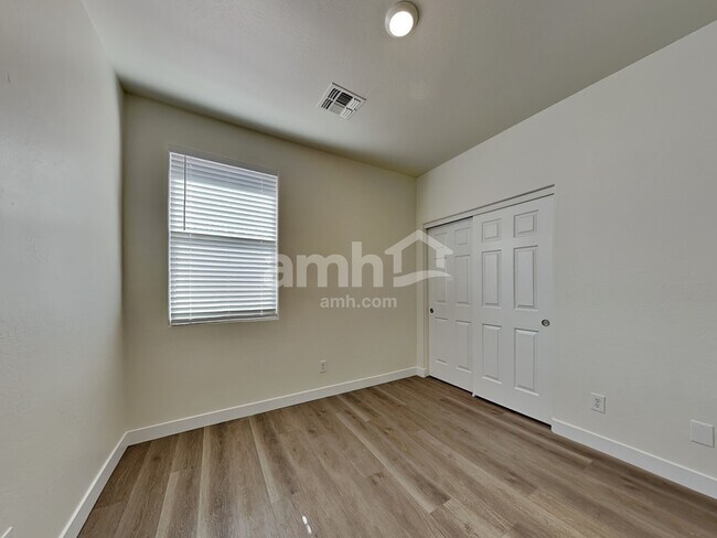 Building Photo - 14237 W Ventura St