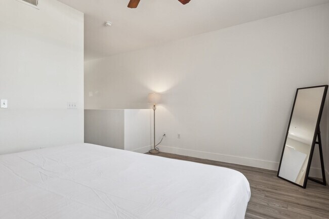 Building Photo - 6610 N 93rd Ave