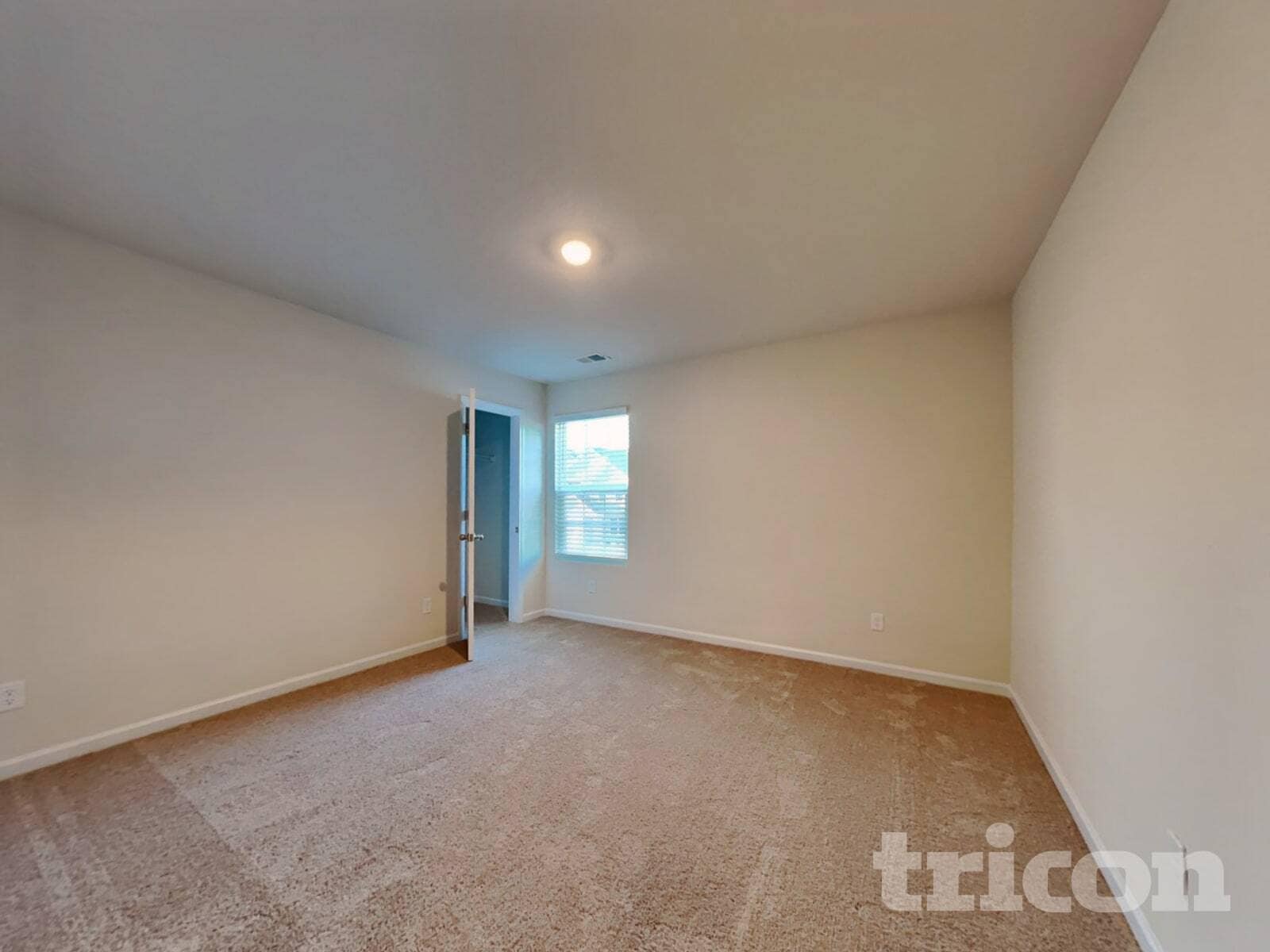 Building Photo - 2136 Southlea Dr