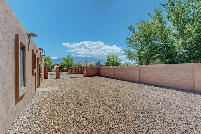 Building Photo - 501 Calle De