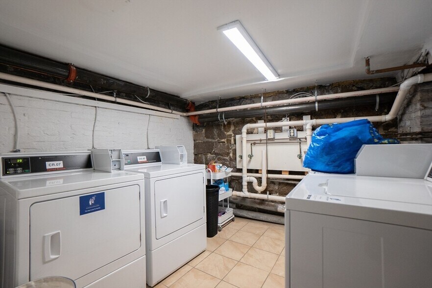 Building Photo - 65 Hancock St