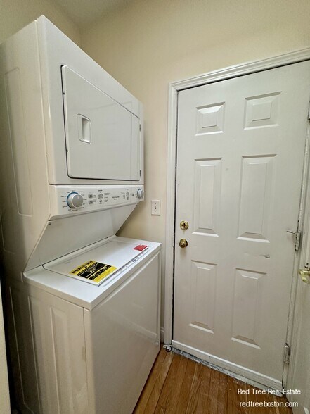 Building Photo - 143 Hillside St