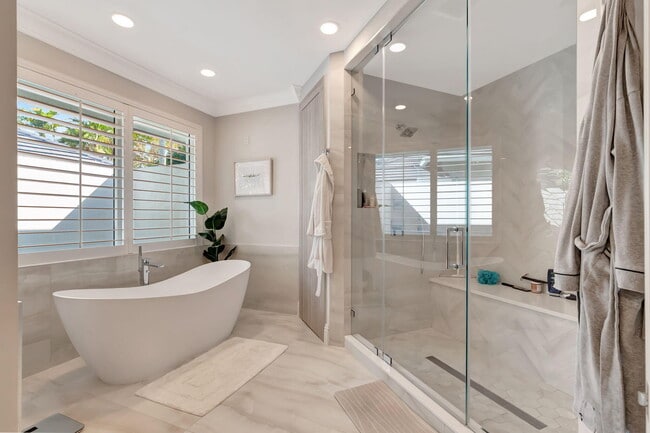 Building Photo - 5747 Paddington Way