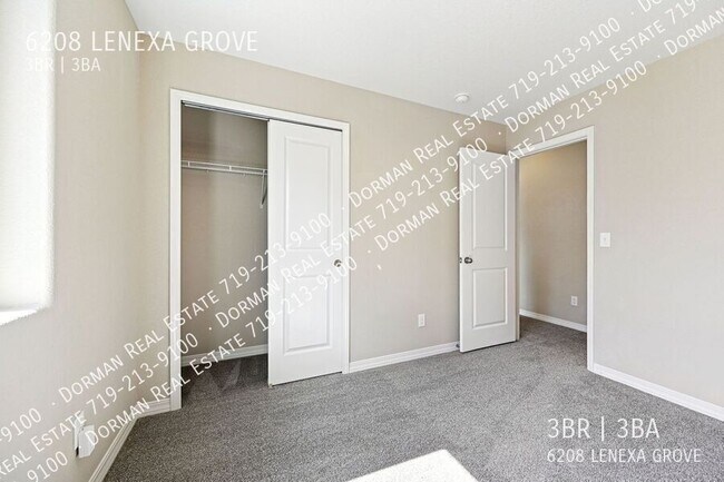 Building Photo - 6208 Lenexa Grv