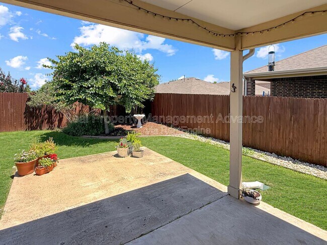 Building Photo - 1305 Savannah Ridge Dr