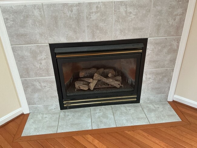 Building Photo - Welcome home!  Sought after Lake of the Woods!