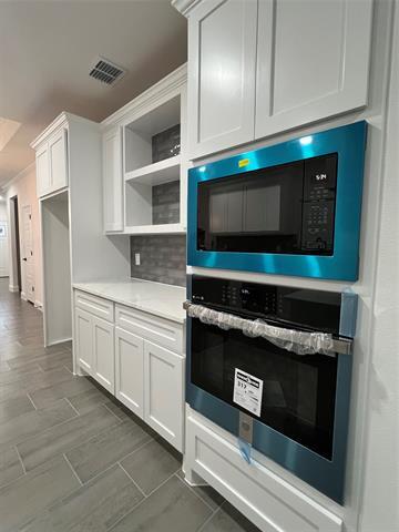 Building Photo - 615 Luxton St