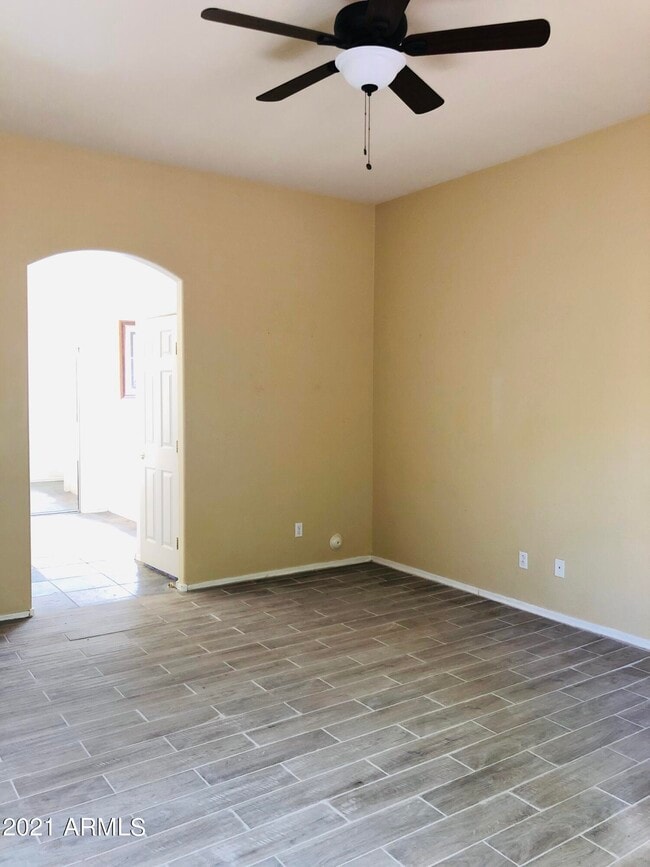Building Photo - 10453 E Pine Valley Dr