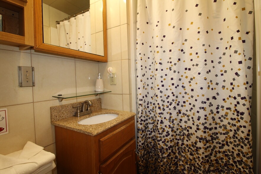 Granite countertop - 48 Miller St