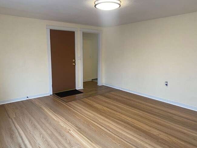 Building Photo - 523- 525  Markeson St