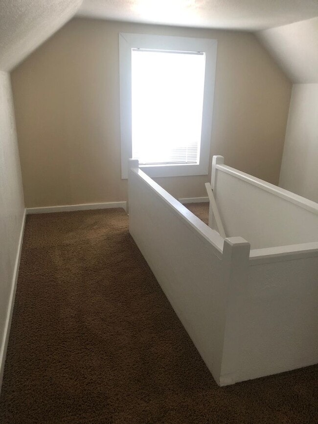 Building Photo - 3-Bedroom 1-Bath (A/C) Private Back Yard - Garage $1,875 (Albany)