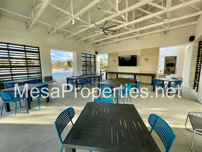 Building Photo - 3880 S Oasis Paseo