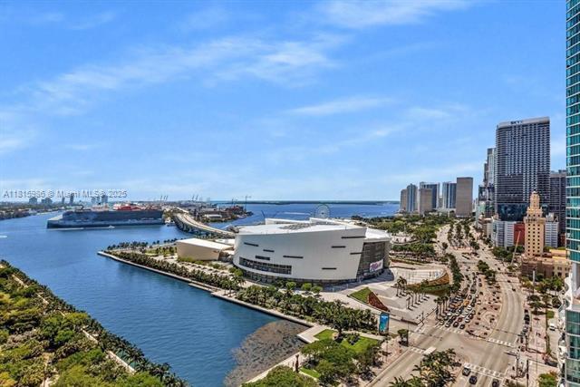 Building Photo - 900 Biscayne