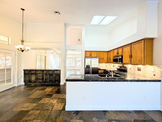 Building Photo - BEAUTIFUL SINGLE FAMILY HOME IN FOLSOM!