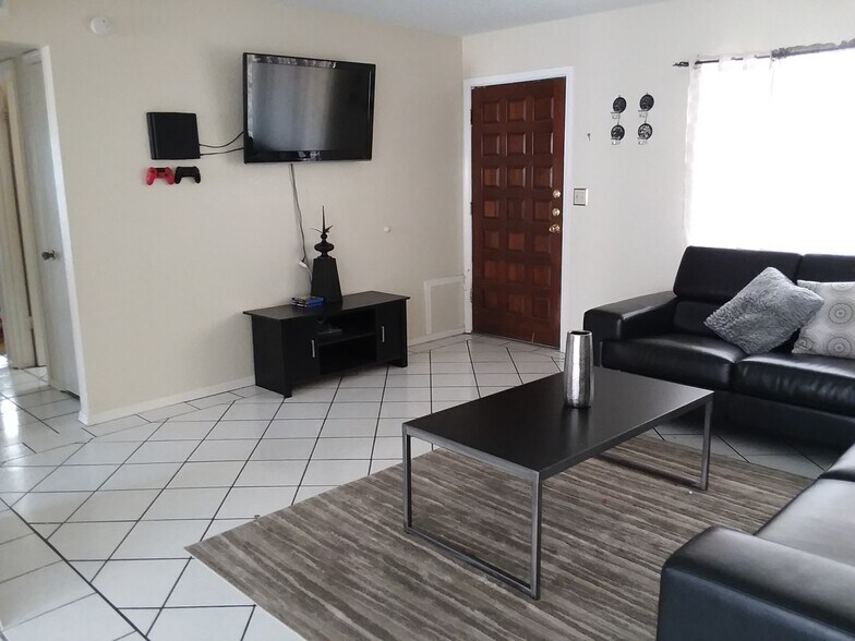 Building Photo - 2001 Amy Sue Dr