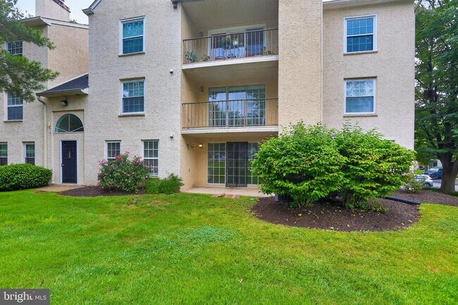 Building Photo - 702 Deer Run
