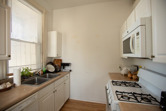 Kitchen - 705 N 27th St