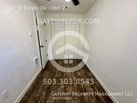 Building Photo - 5322 SE Flavel Dr. Unit #2