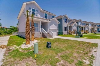 Building Photo - 14358 Gardenglen Dr