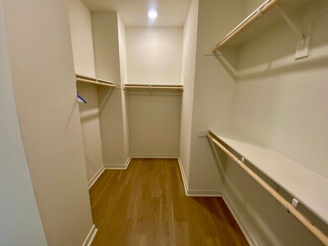 Building Photo - Modern 3-Bed, 3-Bath Home with Garage & Re...