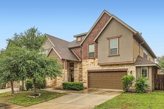 Building Photo - 5 Bedrooms and 3+ Living Spaces!