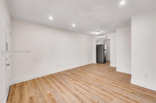 Building Photo - 668 NW 31st St