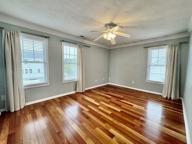 Building Photo - Beautiful 3 Bedroom Duplex by the Beach! A...
