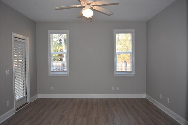 Building Photo - 26 Village Ln