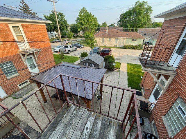 Building Photo - 5605 W Lincoln Ave