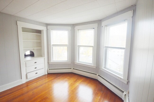 Building Photo - 38 Cascade St