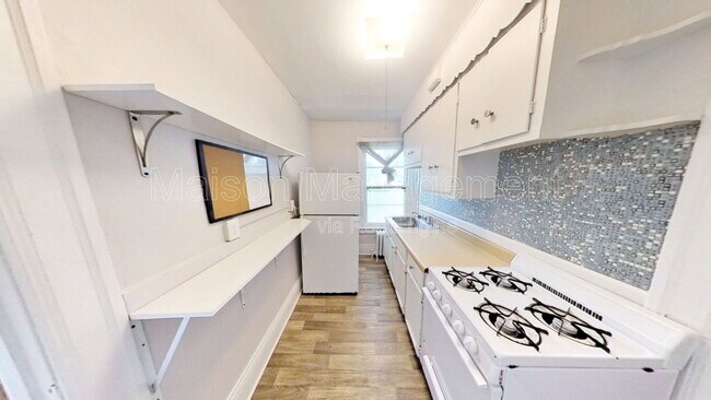 Building Photo - 583 Averill Ave