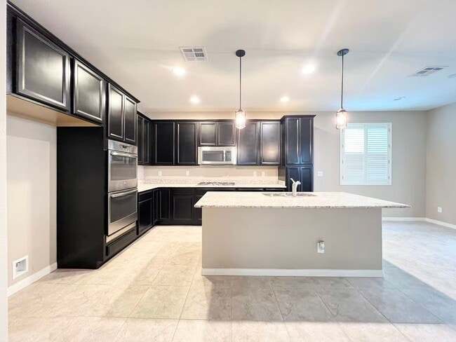 Building Photo - 10530 Siesta Key St