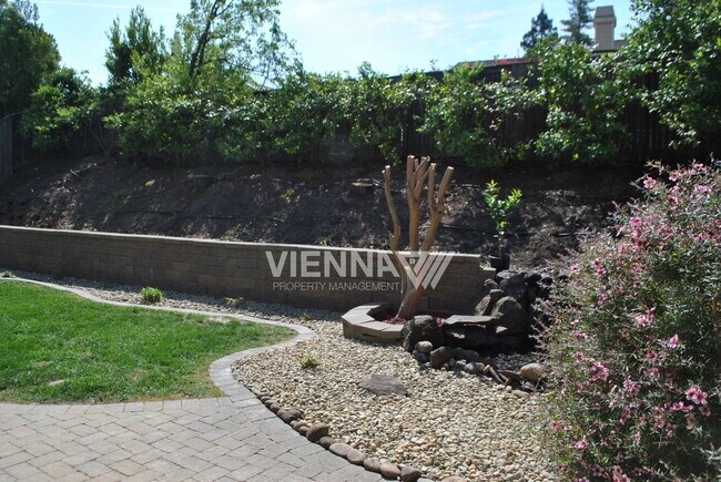 Building Photo - 5325 Thunder Ridge Cir