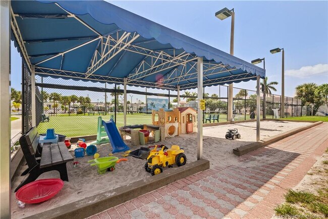 Building Photo - 952 Nettles Blvd