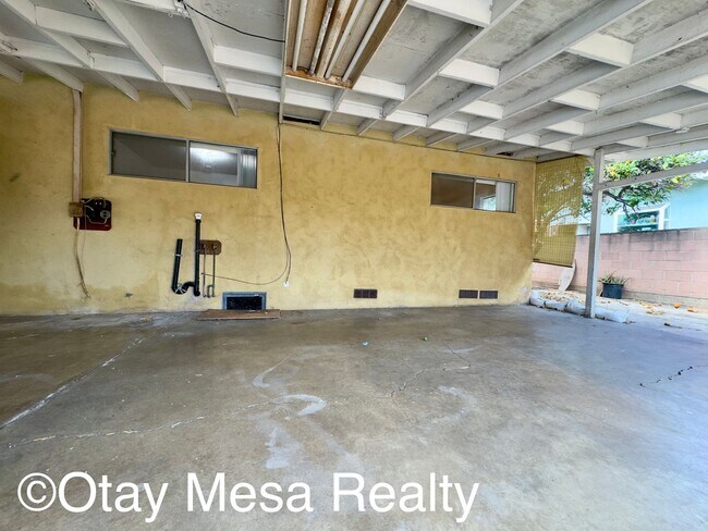 Building Photo - Charming 3-Bedroom Home with Expansive Outdoor Space