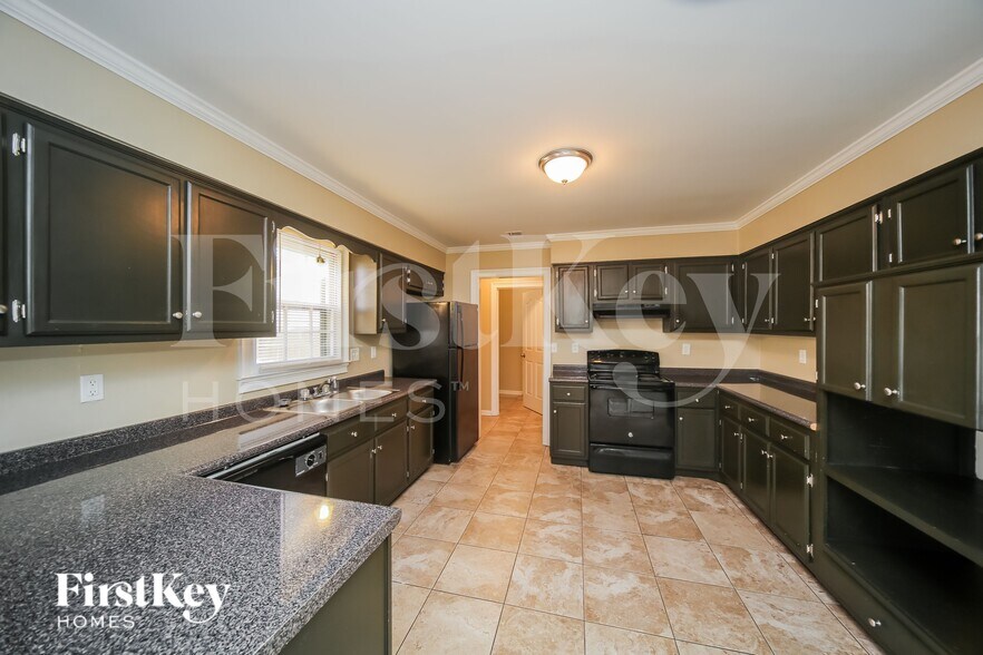 Building Photo - 8158 Creekside Cir S