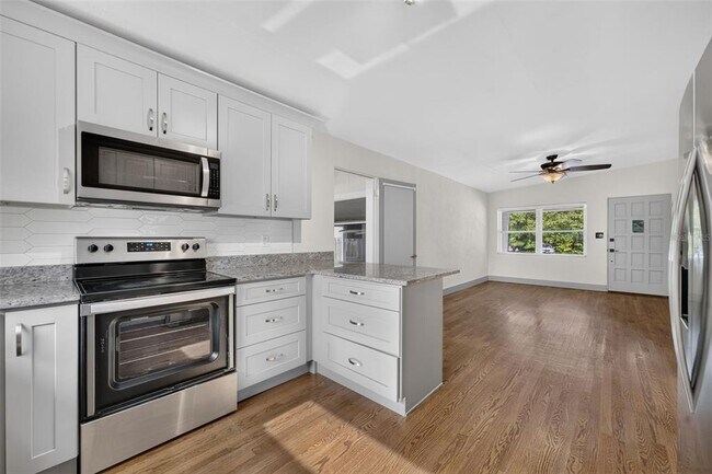 Building Photo - 1317 Cloverlawn Ave