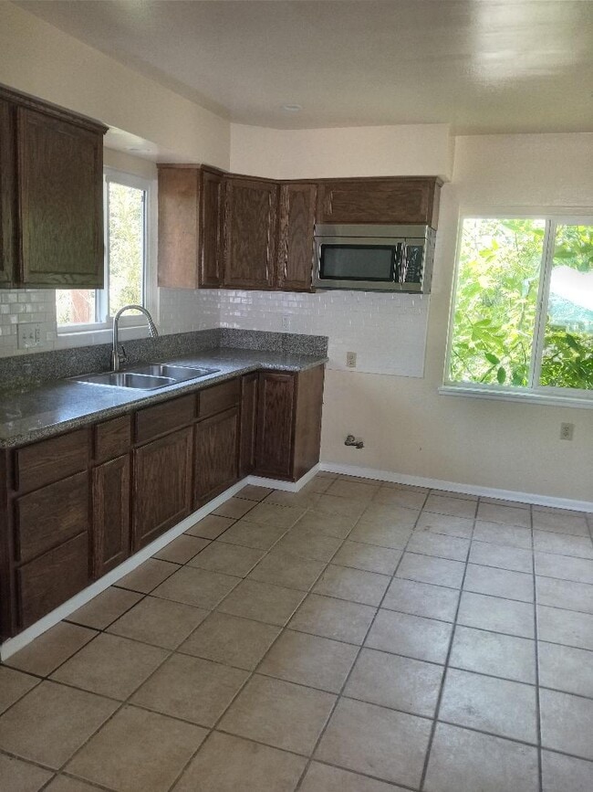 Building Photo - 822 E Sacramento St