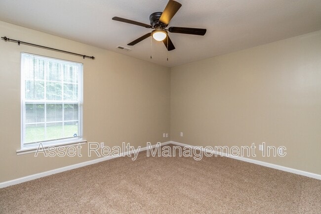 Building Photo - 913 Foch St