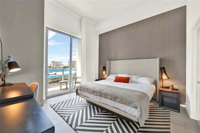 Building Photo - 4010 S Ocean Dr