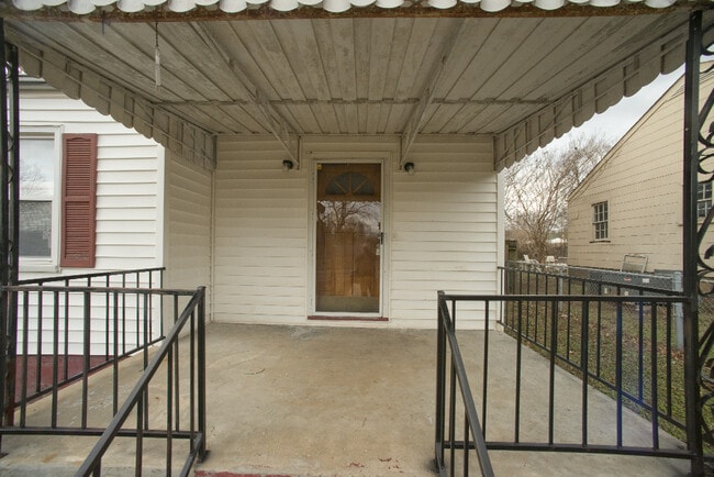 Building Photo - Available 12/29/25 with a Move- In- Special! -Charming 3 Bedroom Home.